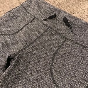 NEVER WORN LULULEMON SKINNY GROOVE PANTS!